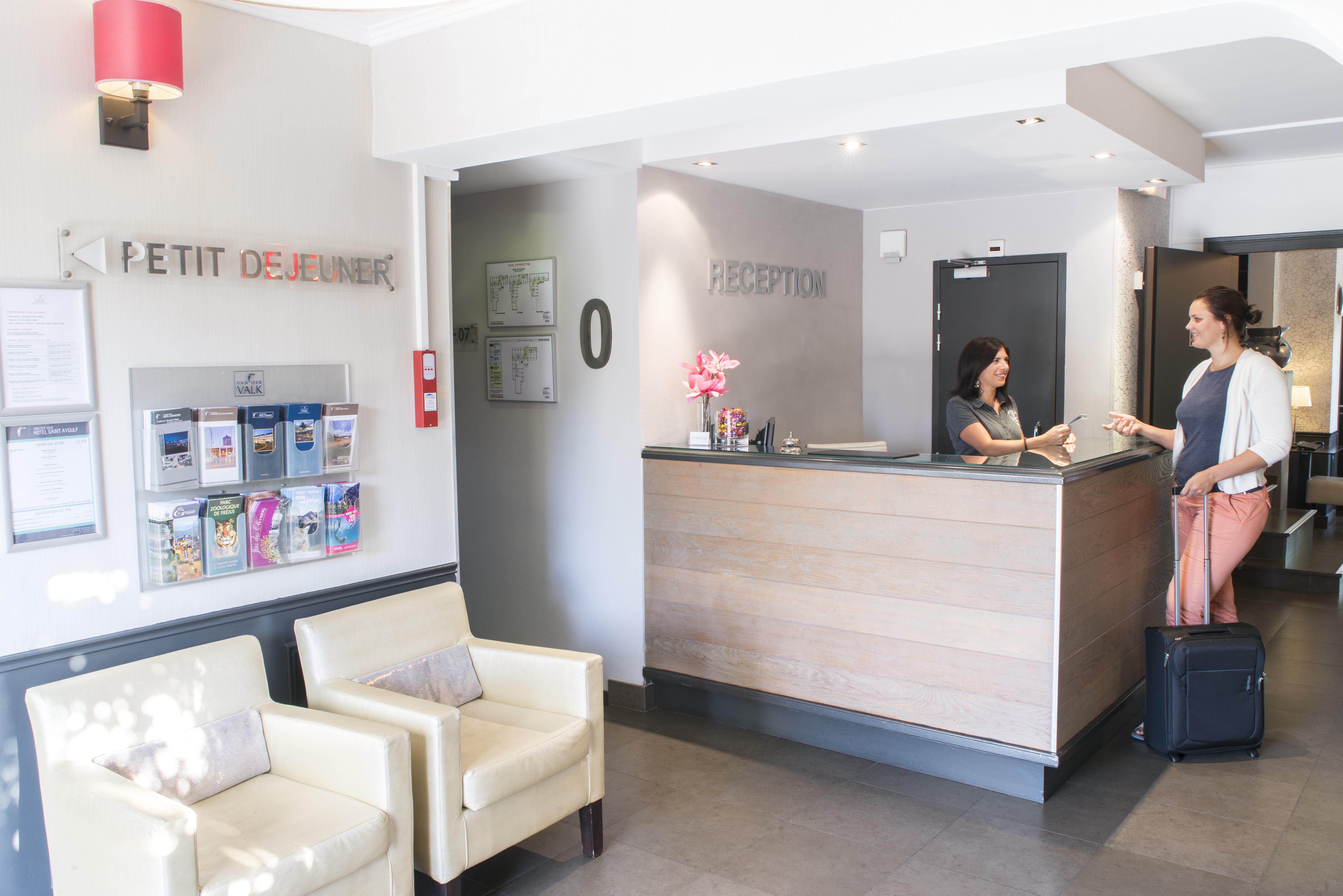 Van Der Valk Hotel Le Catalogne Сен-Агулф Екстериор снимка