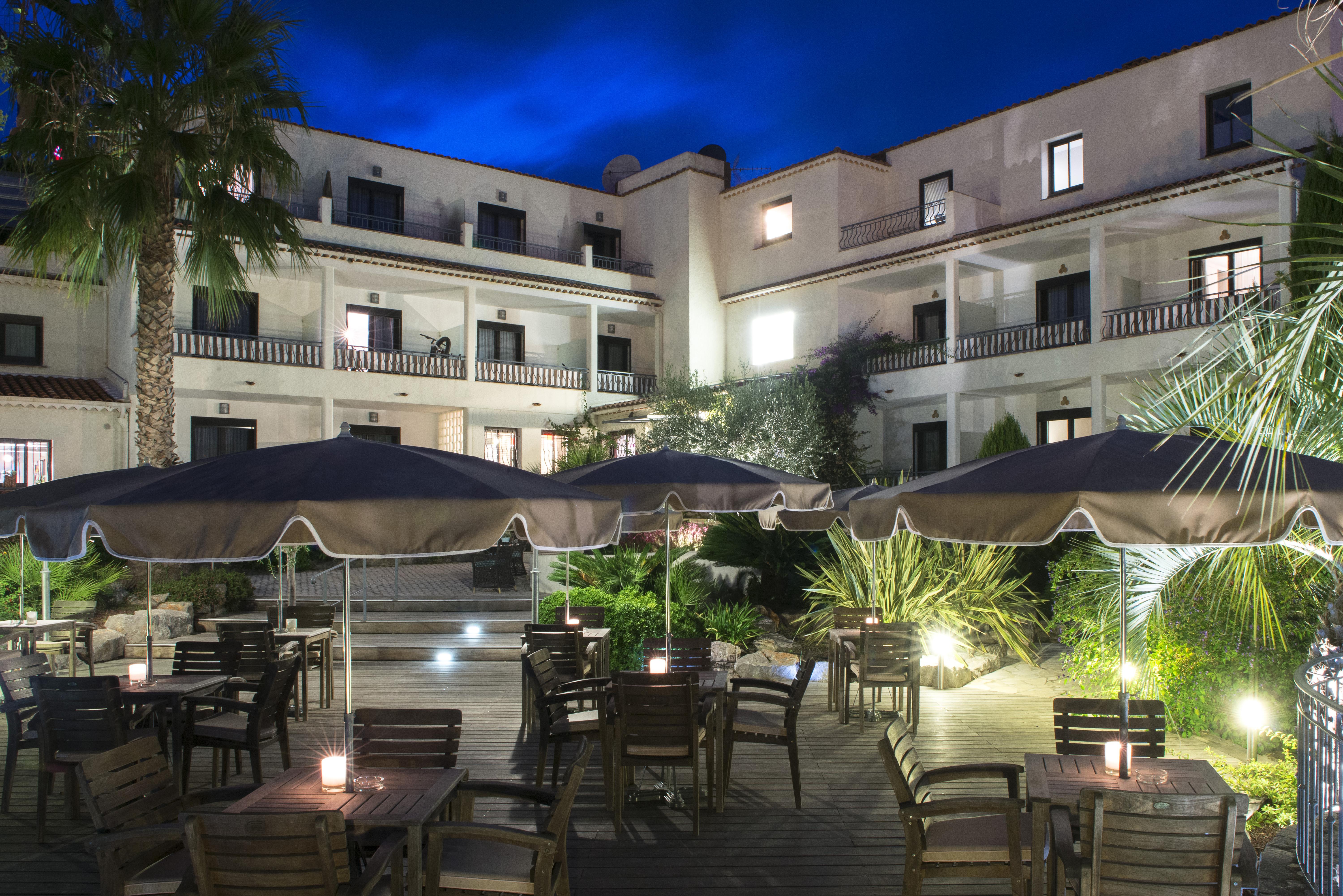Van Der Valk Hotel Le Catalogne Сен-Агулф Екстериор снимка